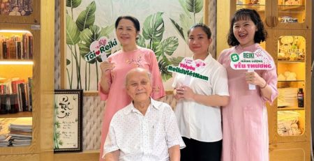 Học viên Mai Nguyễn thực hành Reiki – cảm nhận năng lượng bình an và chữa lành bản thân