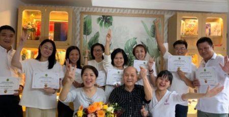 Học viên Nguyễn Duy Khang thực hành Reiki và Luân xa được cấp chứng nhận quốc tế CTAA