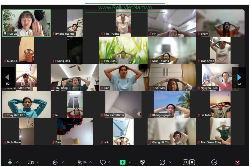 Học viên Nguyễn Duy Khang thực hành Reiki và Luân xa 