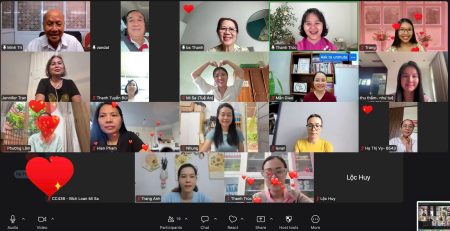 Học viên Gigi Trần trong lớp học Reiki 1