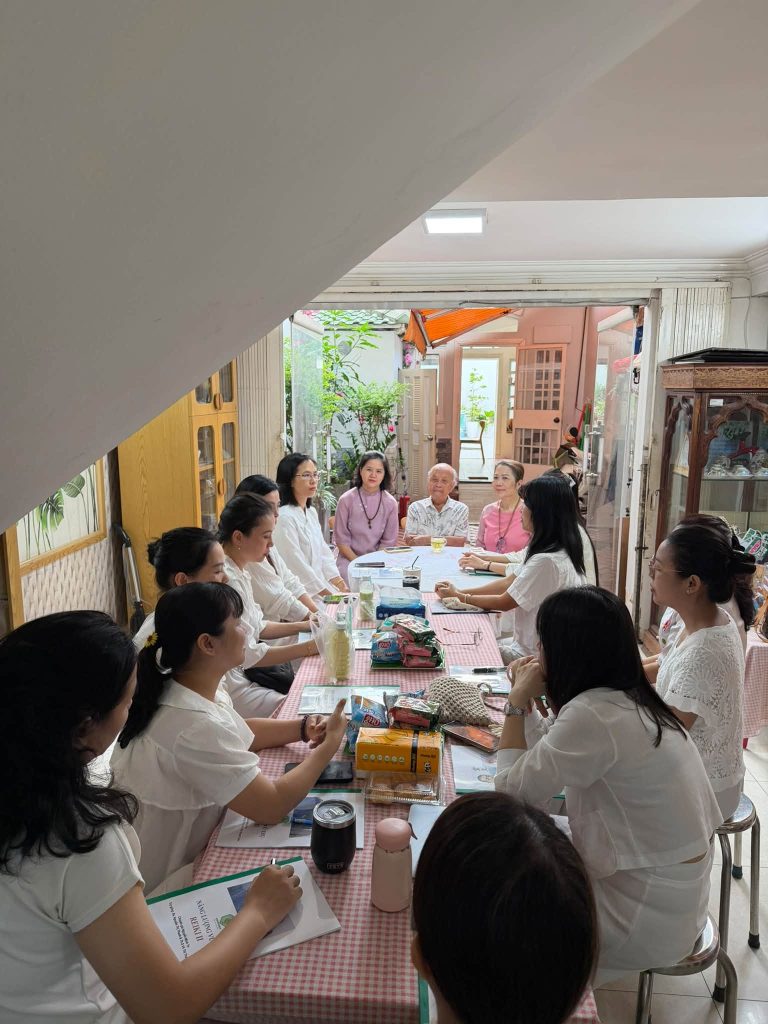 Học viên tham gia lớp Reiki 2 tháng 9