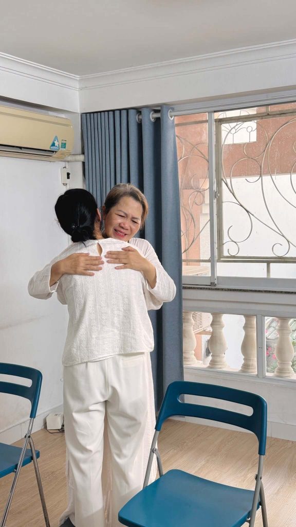 Học viên tham gia học và thực hành Reiki 2